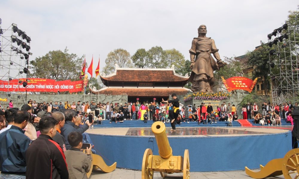 Biểu diễn võ thuật Bình Định tại lễ hội Đống Đa - Hà Nội vào sáng 2/2/2025 (tức mồng 5 tháng Giêng Xuân Ất Tỵ). Ảnh: Chu Khôi.