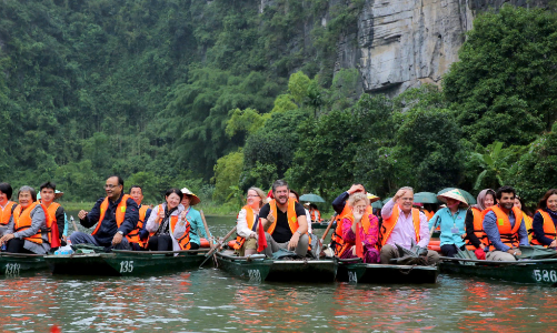 Ninh Bình thu gần 1.000 tỷ trong 9 ngày Tết