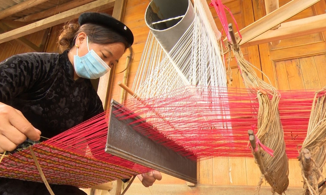 Nghề dệt vải từ sợi bông, sợi tơ tằm bằng kỹ thuật thủ công sẽ là lợi thế phát triển dệt may bền vững.