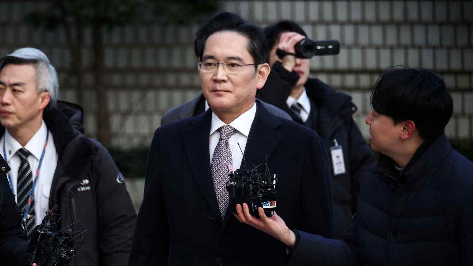 Ông Lee Jae-yong, Chủ tịch Samsung Electronics, đến tòa án ở Seoul vào ngày 3/2/2025 - Ảnh: Reuters