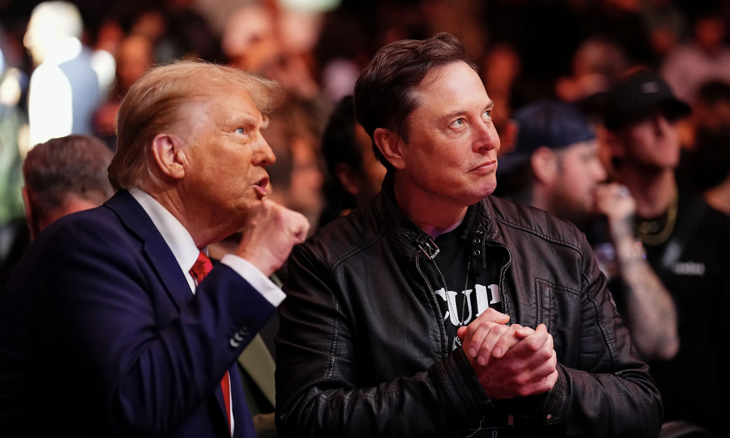 Tỷ phú Elon Musk thân thiết với Tổng thống Donald Trump - Ảnh: Bloomberg.