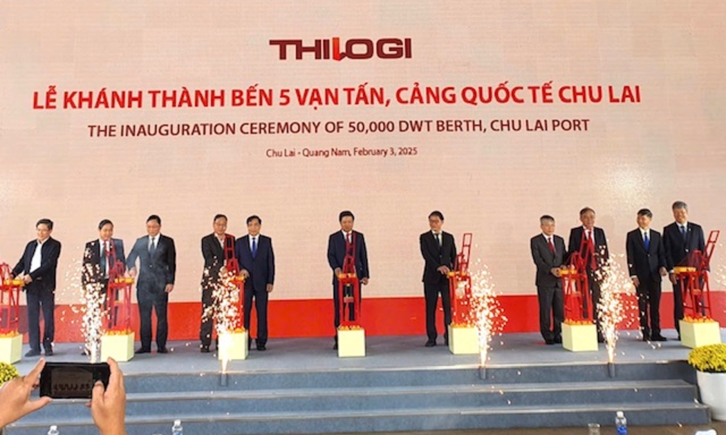 Nghi thức Lễ khánh thànhbến cảng Chu Lai, thuộc khu bến cảng Tam Hiệp.