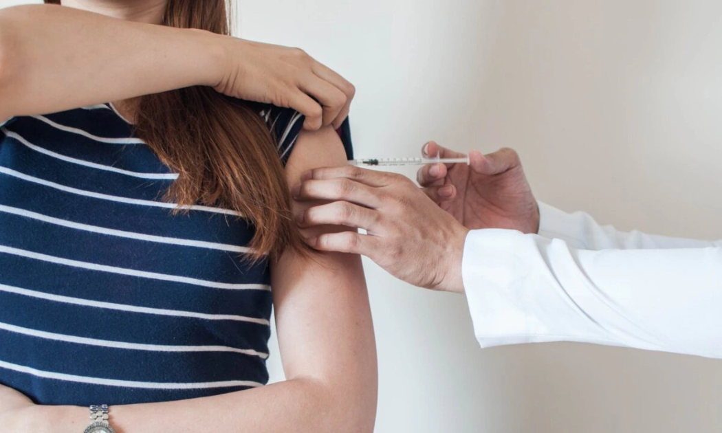 Tiêm vaccine cúm là biện pháp phòng ngừa hiệu quả, giúp giảm nguy cơ mắc bệnh và biến chứng nặng.