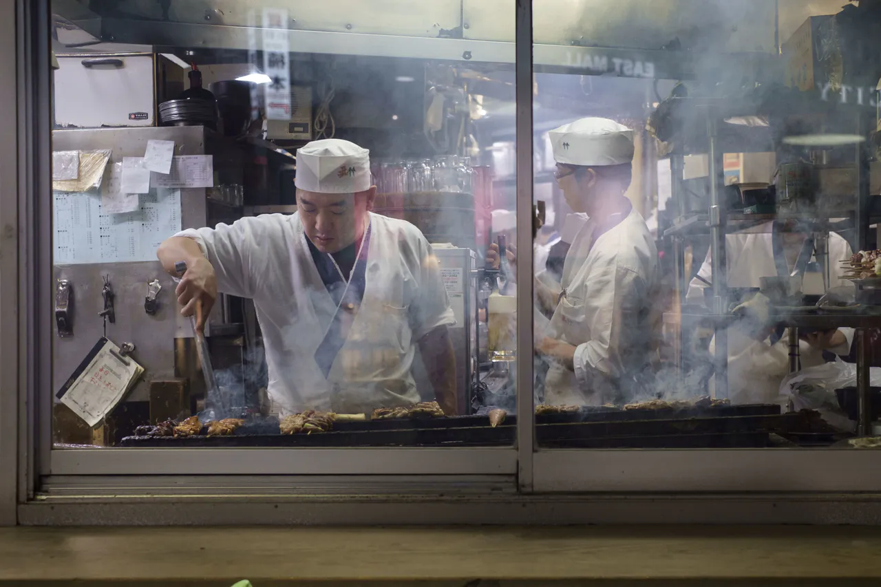 Ngo&agrave;i gi&aacute; nguy&ecirc;n liệu tăng, c&aacute;c nh&agrave; h&agrave;ng c&ograve;n phải đối mặt với tỷ gi&aacute; đồng Y&ecirc;n yếu, chi ph&iacute; vận chuyển cao v&agrave; thiếu hụt lao động.