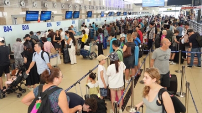 Vietnamese airports serve 2.5 mln passengers during Tet holiday