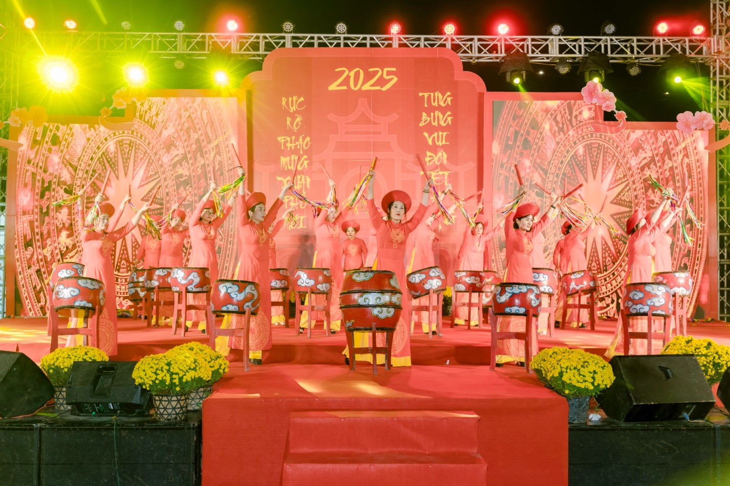 Trống hội ch&agrave;o mừng (H&ugrave;ng thi&ecirc;ng Đất Việt).