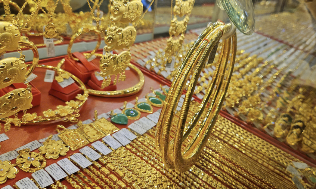 Từ tháng 8/2024 đến 3/2/2025, chênh lệch giá vàng trong nước và giá vàng thế giới duy trì ổn định ở mức 4-5%. 