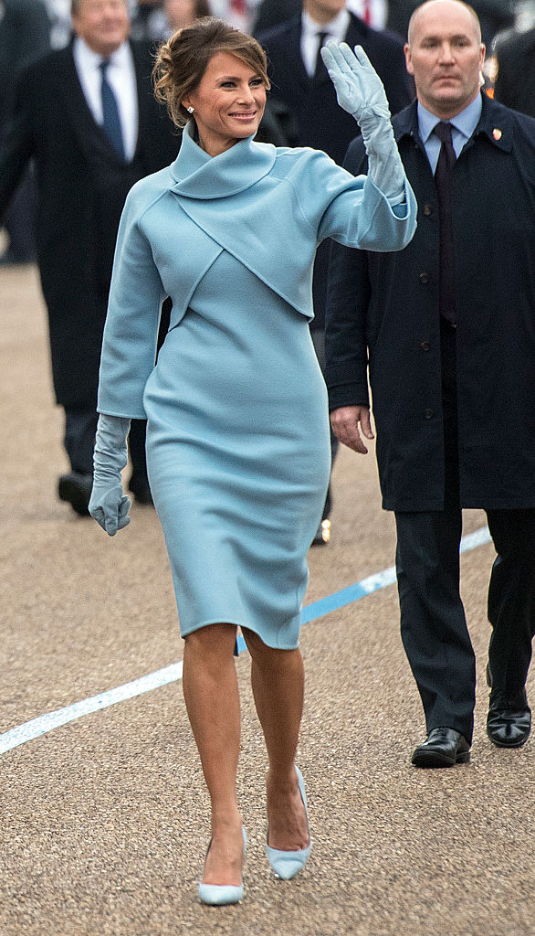 Bà Melania Trump trong trang phục từ Ralph Lauren tại Lễ Nhậm chức nhiệm kỳ đầu tiên.