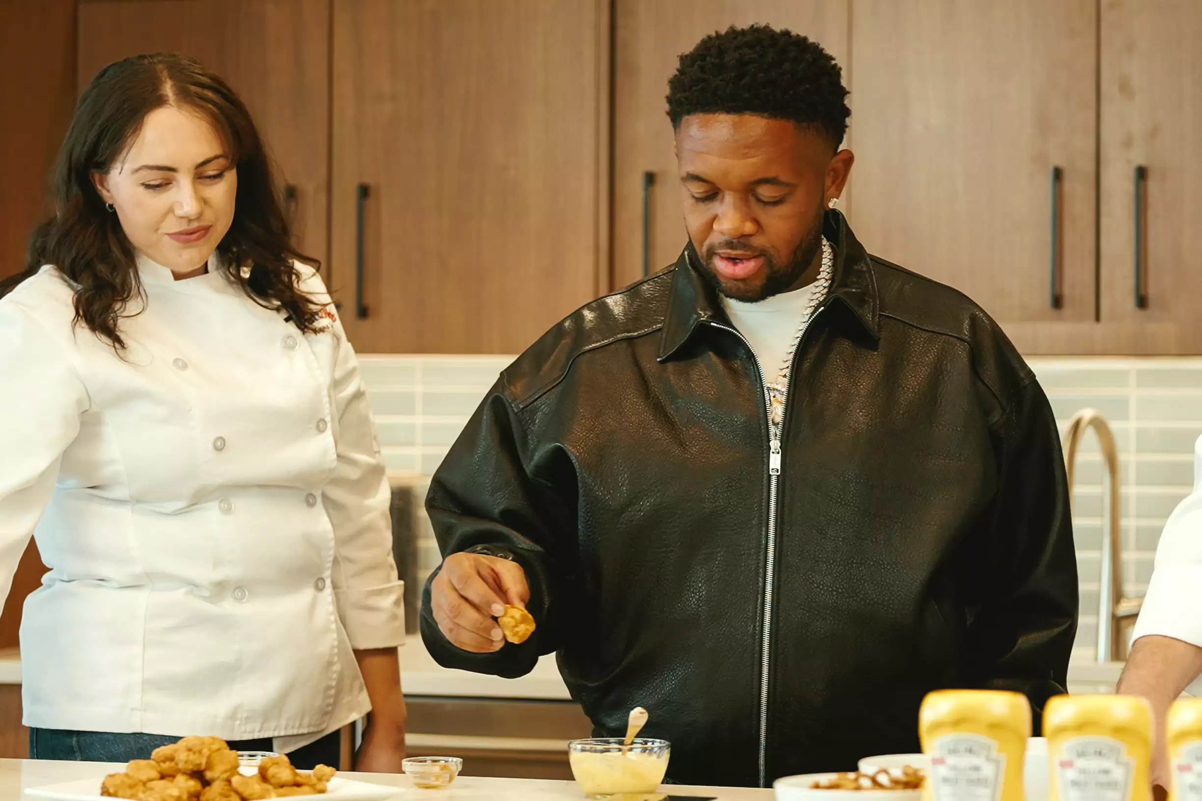 Heinz đã bổ nhiệm DJ Mustard làm Giám đốc Mustard đầu tiên.