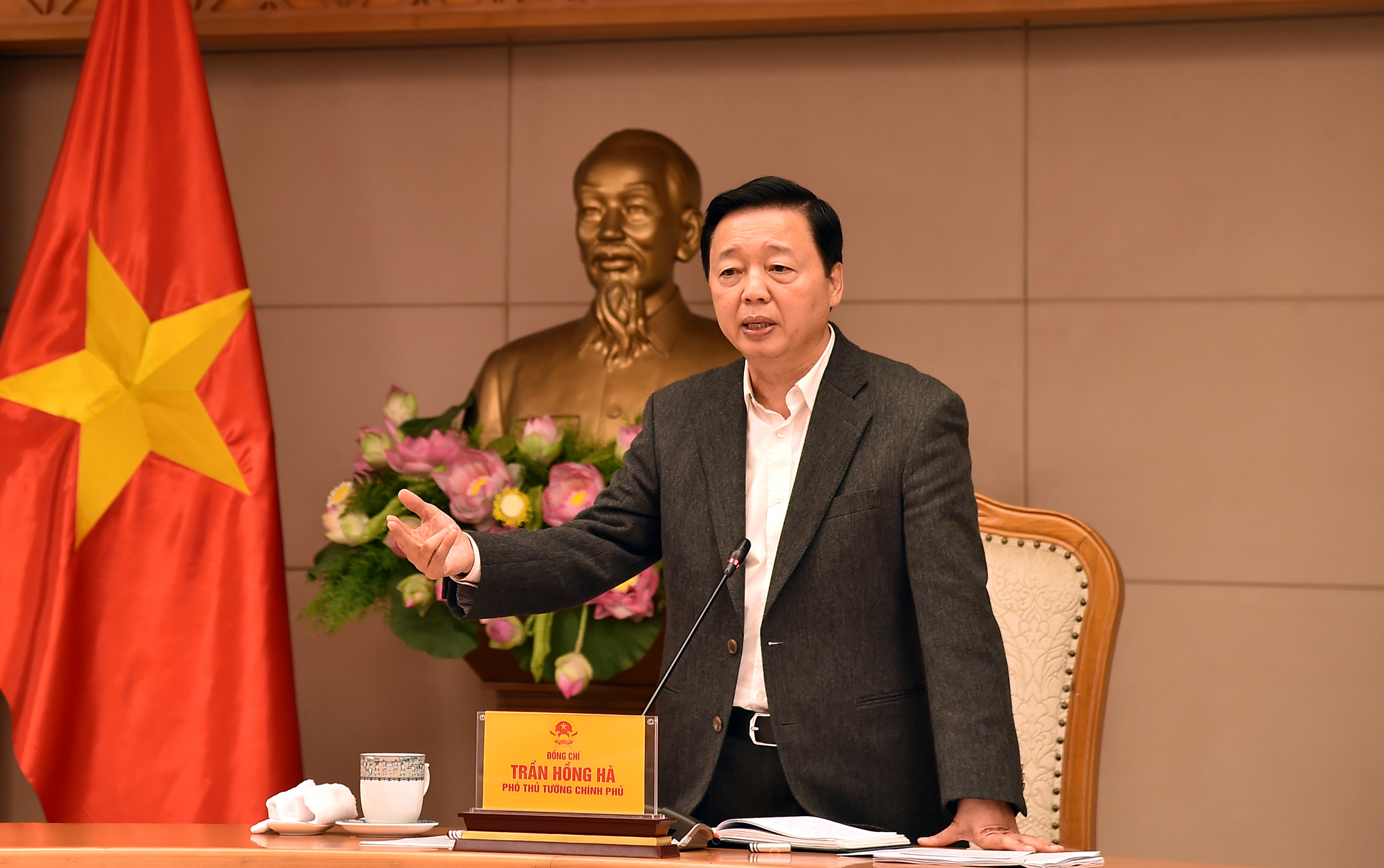 Phó Thủ tướng Trần Hồng Hà: Bộ Nông nghiệp và Môi trường phải đưa ra những nhiệm vụ, chức năng rất rõ nhằm đáp ứng yêu cầu, đòi hỏi từ thực tiễn trong thúc đẩy quá trình chuyển đổi xanh, bảo vệ môi trường đi trước mọi hoạt động kinh tế, xã hội, thực hiện chuyển đổi kinh tế nông nghiệp bền vững, đa mục tiêu, bảo đảm an ninh lương thực.