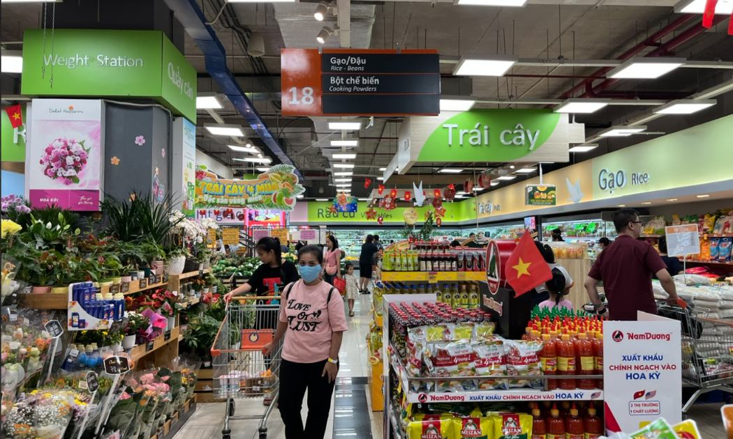 Người dân TP.HCM mua sắm Tết tại siêu thị. Ảnh: VGP