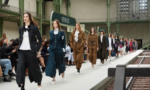 Những chiếc ghế 