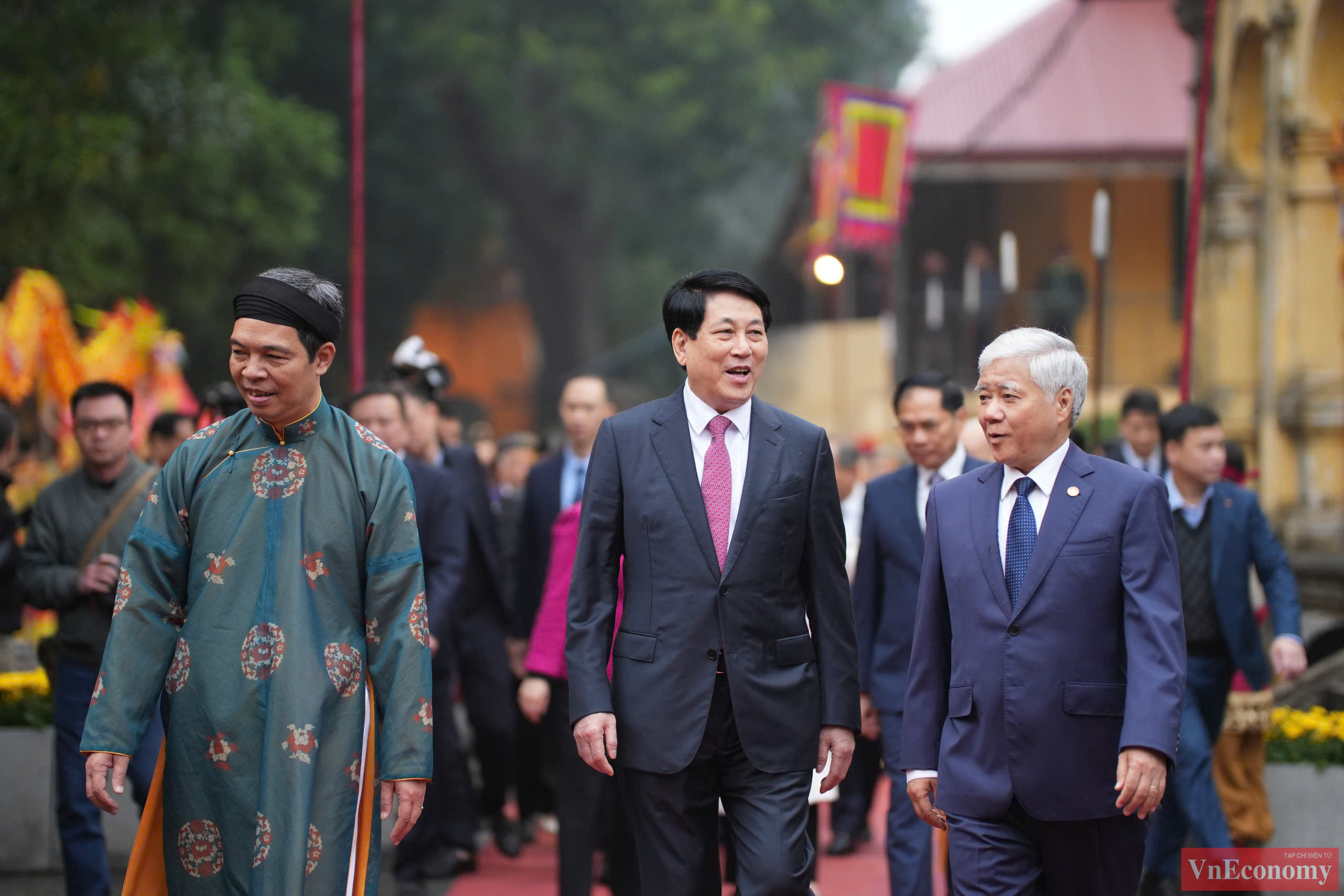 Trong không khí ấm áp đầu Xuân, Chủ tịch nước Lương Cường đã tới dự và chủ trì Lễ dâng hương khai xuân Ất Tỵ 2025 tại khu di tích Hoàng thành Thăng Long.