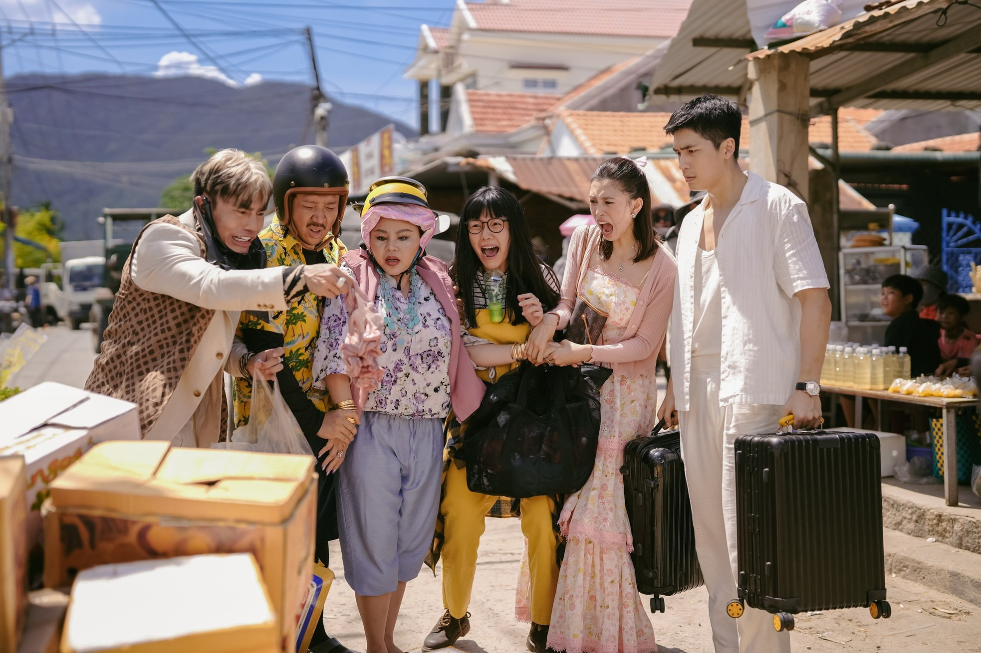 Bộ tứ báo thủ đang là bộ phim dẫn đầu tại phòng vé cùng các kỷ lục doanh thu mới liên tục được thiết lập.
