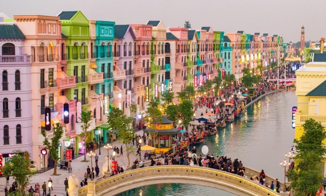 Sự phục hồi mạnh mẽ của du lịch đã góp phần tích cực vào tăng trưởng của ngành thương mại dịch vụ tháng 1/2025. Ảnh minh họa.