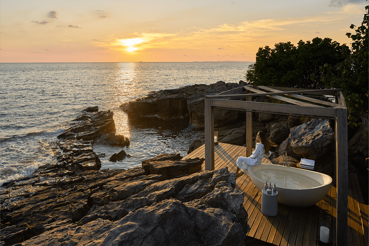 Six Senses Krabey Island với dịch vụ ẩm thực Campuchia đặc sắc và spa ven sông.