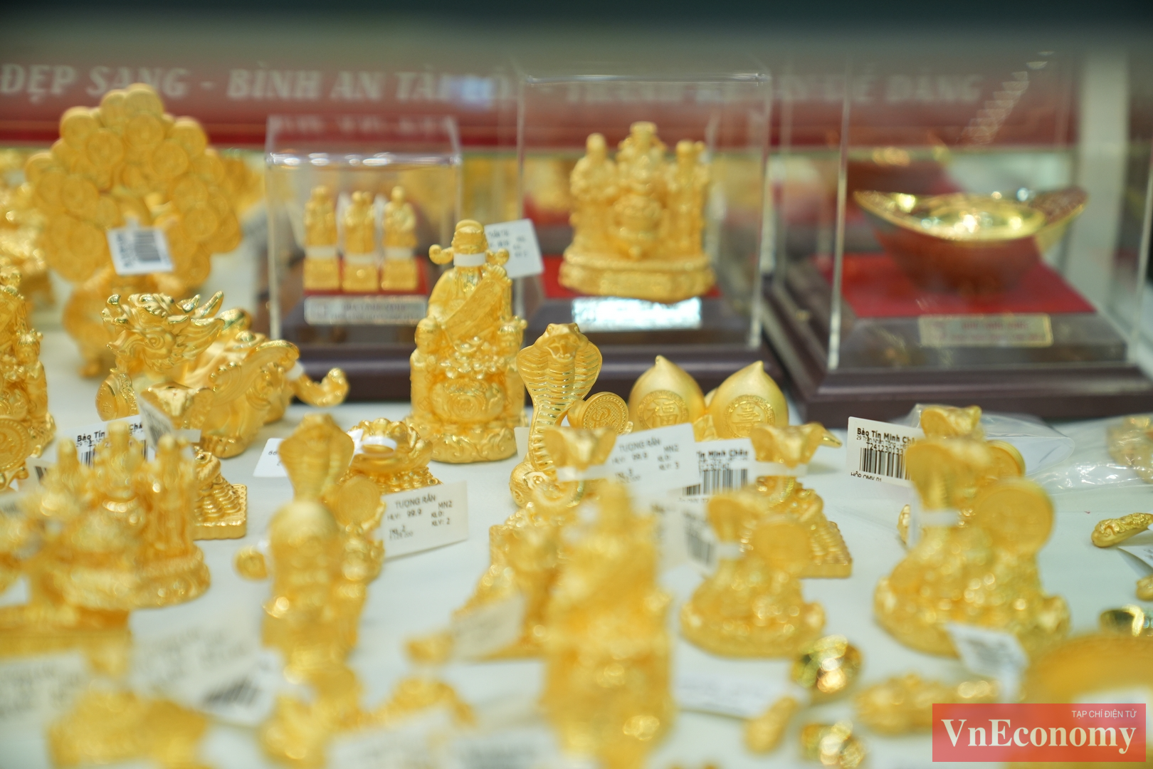 Linh vật rắn v&agrave;ng, v&agrave;ng trang sức c&oacute; linh vật rắn được kh&ocirc;ng &iacute;t người lựa chọn theo đ&uacute;ng năm Ất Tỵ.