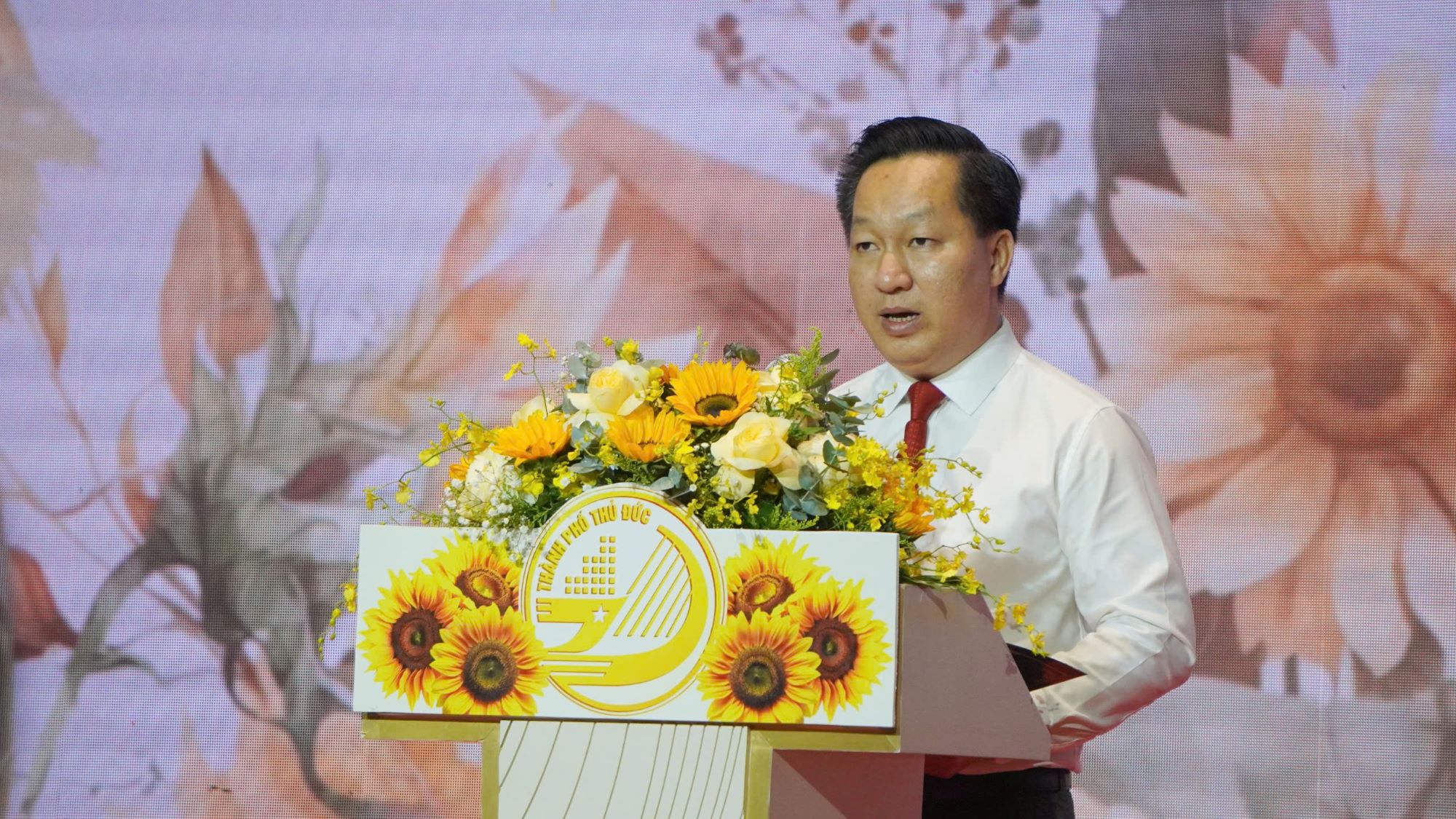 Chủ tịch Ủy ban nhân dân thành phố Thủ Đức Hoàng Tùng phát biểu tại hội nghị - Nguồn: Ủy ban nhân dân TP.HCM.