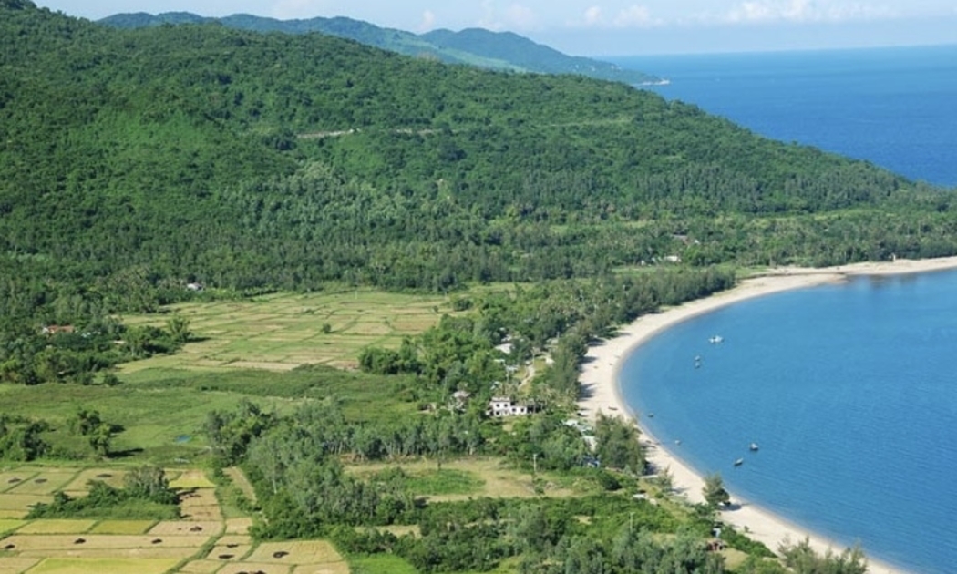 Làng Vân nhìn từ phía quận Liên Chiểu