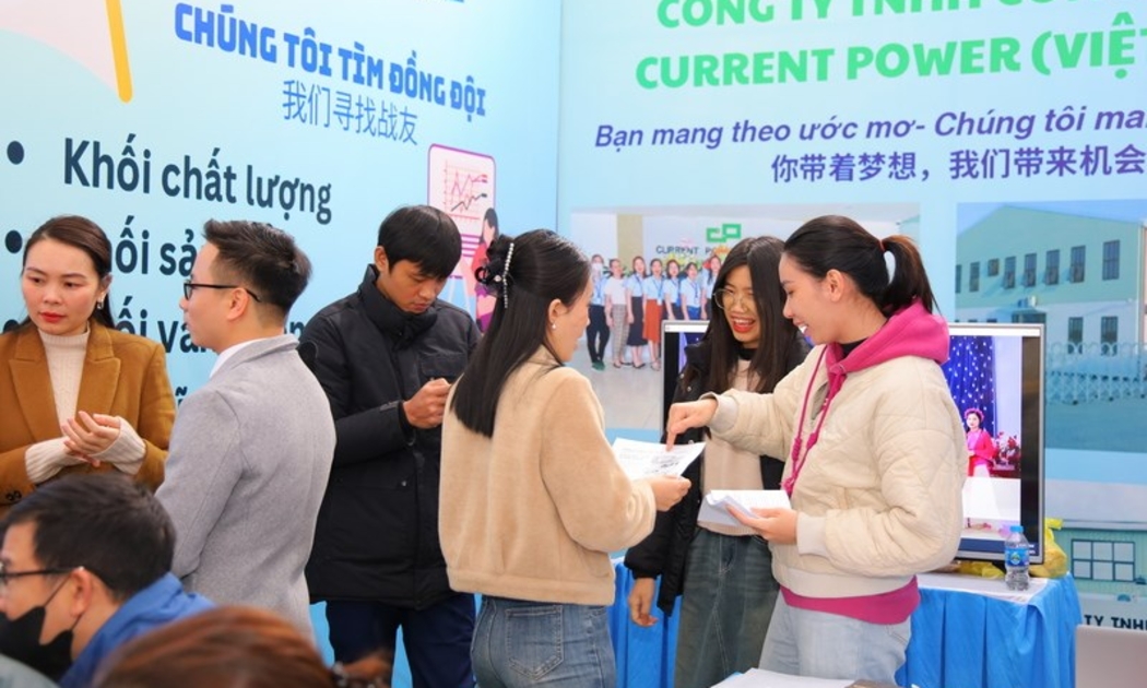 Rất nhiều doanh nghiệp lớn tại Khu công nghiệp VSIP Nghệ An tham gia tuyển dụng trực tiếp tại ngày hội việc làm đợt 1 của tỉnh Nghệ An..