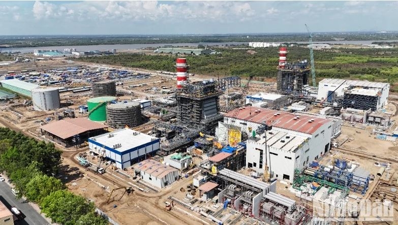 First LNG power plant connected to the national power grid