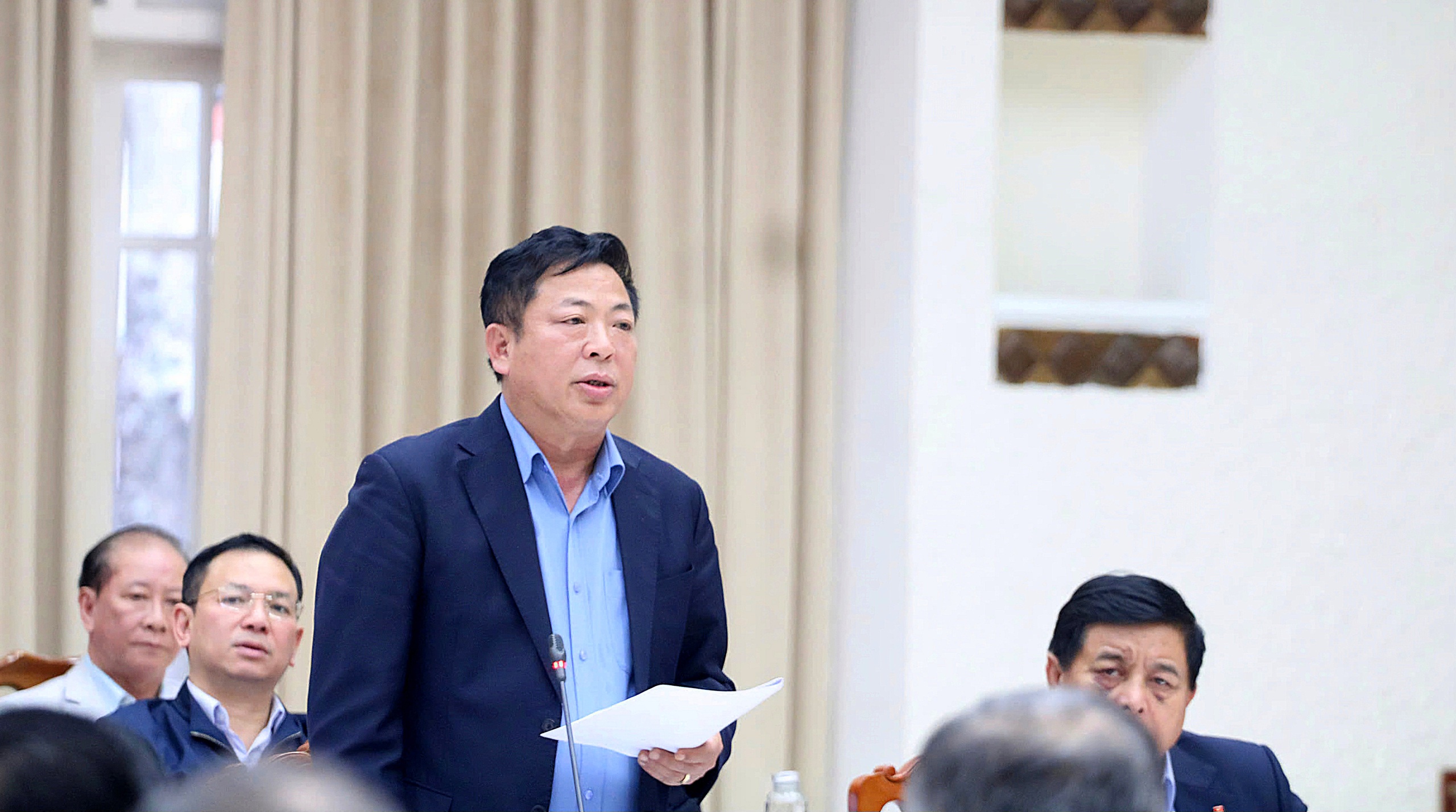Bộ trưởng Bộ Giao thông vận tải Trần Hồng Minh phát biểu tại phiên họp.