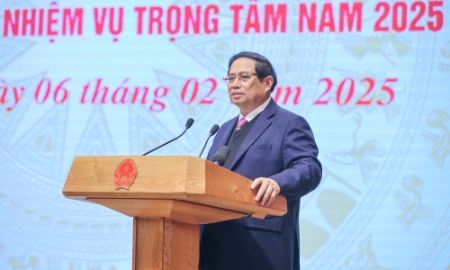 Thủ tướng Chính phủ Phạm Minh Chính đôn đốc bộ, ngành, địa phương rà soát, tháo gỡ các dự án đầu tư có khó khăn, tồn đọng kéo dài. Ảnh: VGP