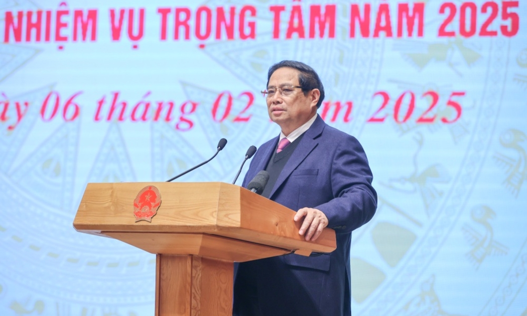 Thủ tướng Chính phủ Phạm Minh Chính đôn đốc bộ, ngành, địa phương rà soát, tháo gỡ các dự án đầu tư có khó khăn, tồn đọng kéo dài. Ảnh: VGP