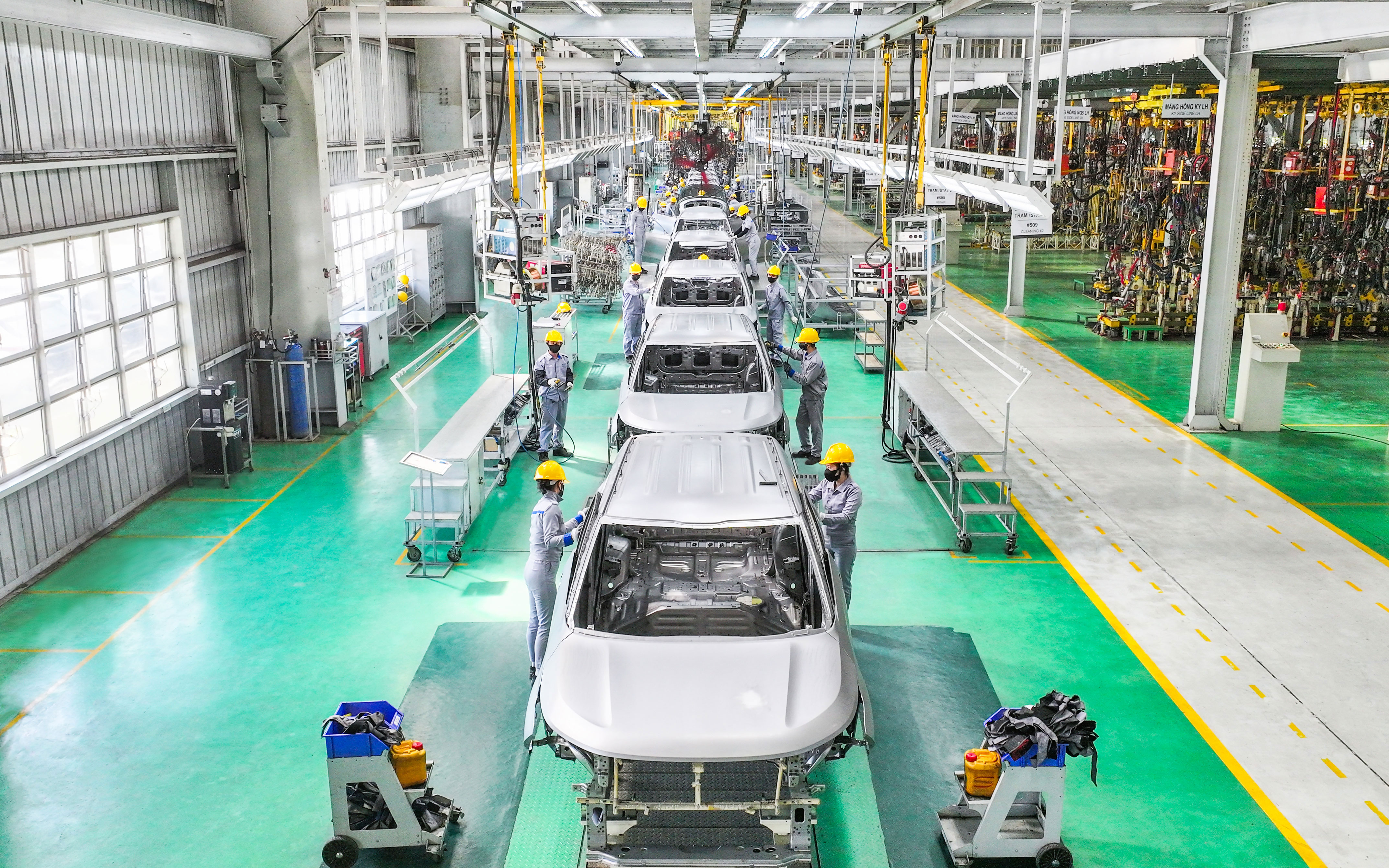 Dây chuyền hàn hoàn thiện body Kia New Carnival.