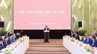 PM works with Da Nang to accelerate special mechanisms, policies