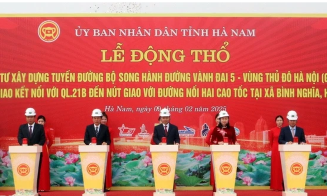 Lễ động thổ dự án đầu tư xây dựng tuyến đường bộ song hành đường Vành đai 5 - Vùng thủ đô Hà Nội (giai đoạn 1). Ảnh: TTXVN
