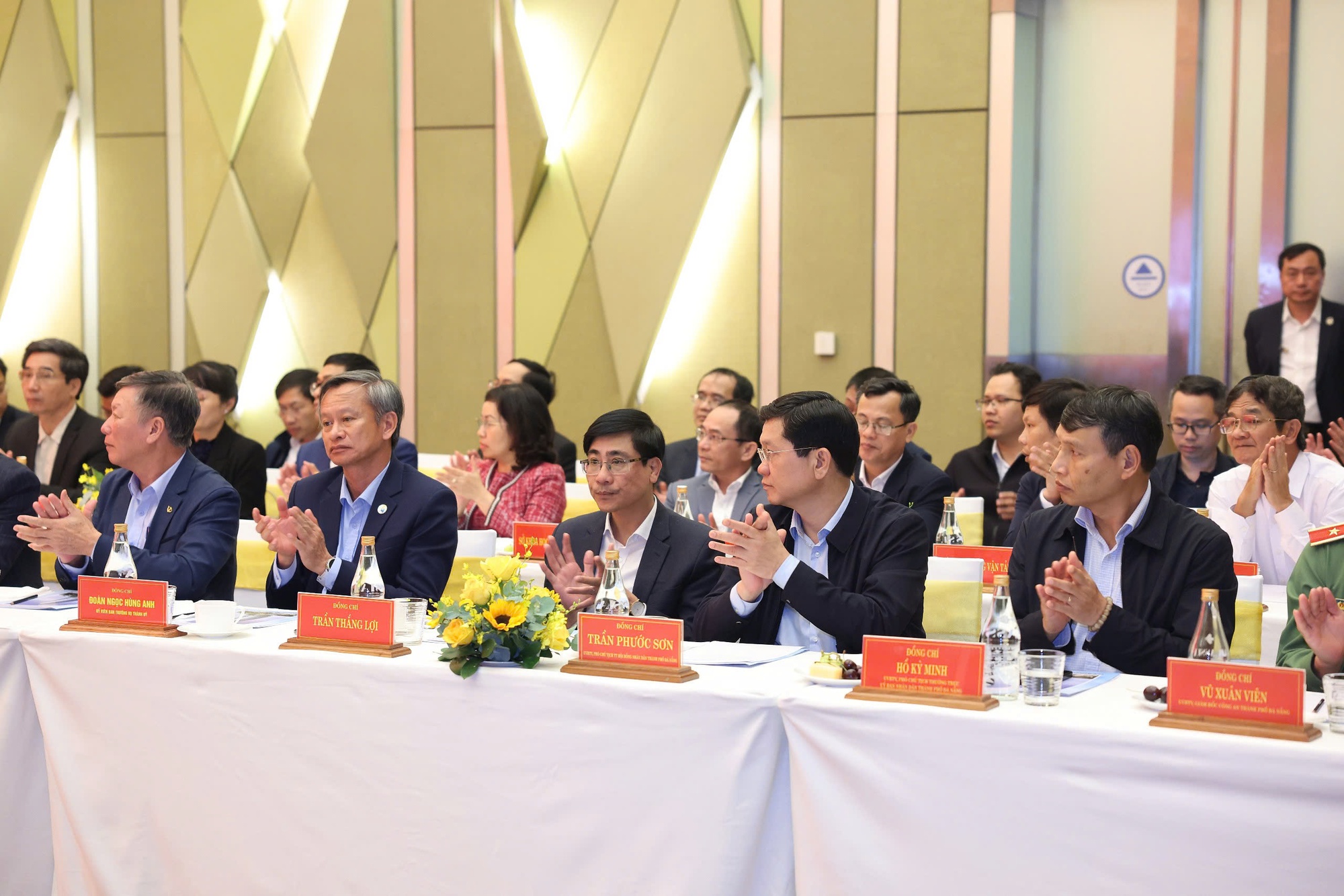 Các đại biểu tham dự cuộc làm việc - Ảnh: VGP