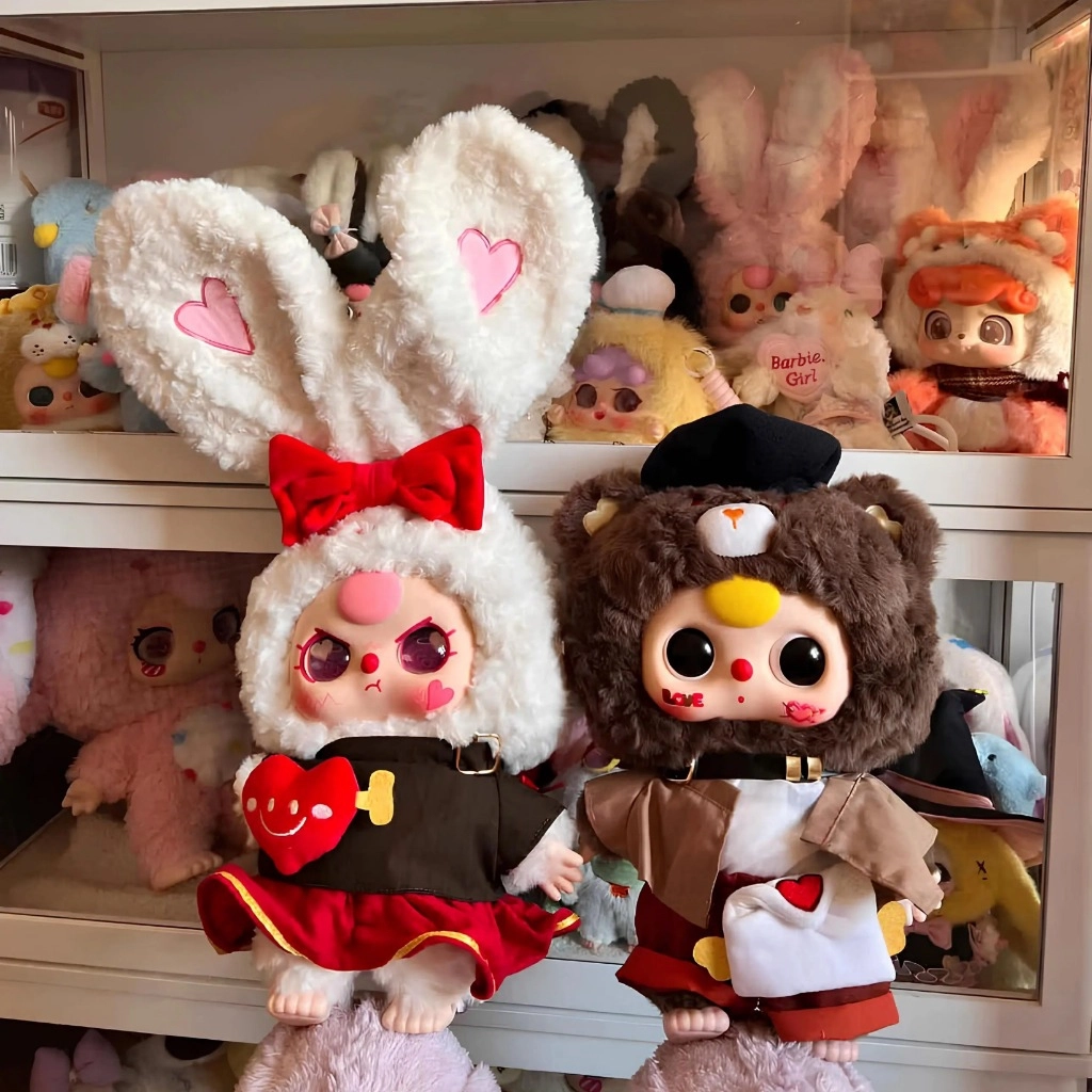 Baby Three l&agrave; d&ograve;ng sản phẩm đồ chơi th&uacute; nhồi b&ocirc;ng, được sản xuất tại Trung Quốc, cũng 