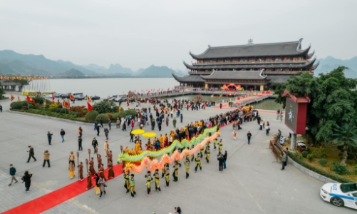 Đầu xuân, tour du lịch tâm linh hút khách