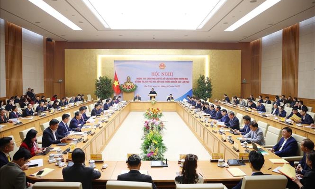 Toàn cảnh hội nghị Thường trực Chính phủ làm việc với các ngân hàng thương mại sáng 11/2 (Ảnh: TTXVN).