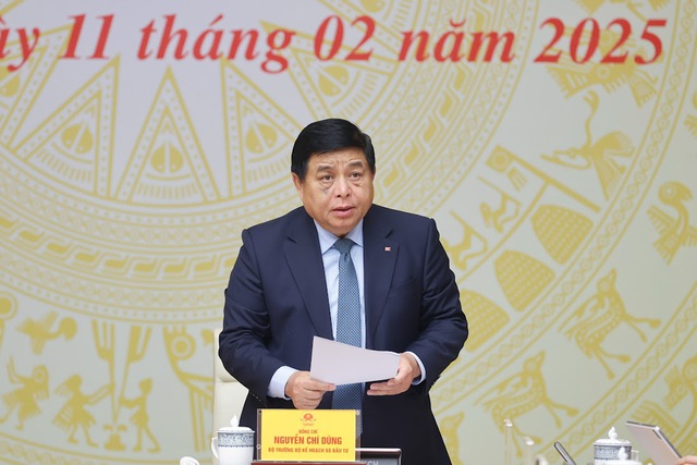 Bộ trưởng Bộ Kế hoạch và Đầu tư, Nguyễn Chí Dũng trình bày báo cáo tổng hợp - Ảnh: VGP. 