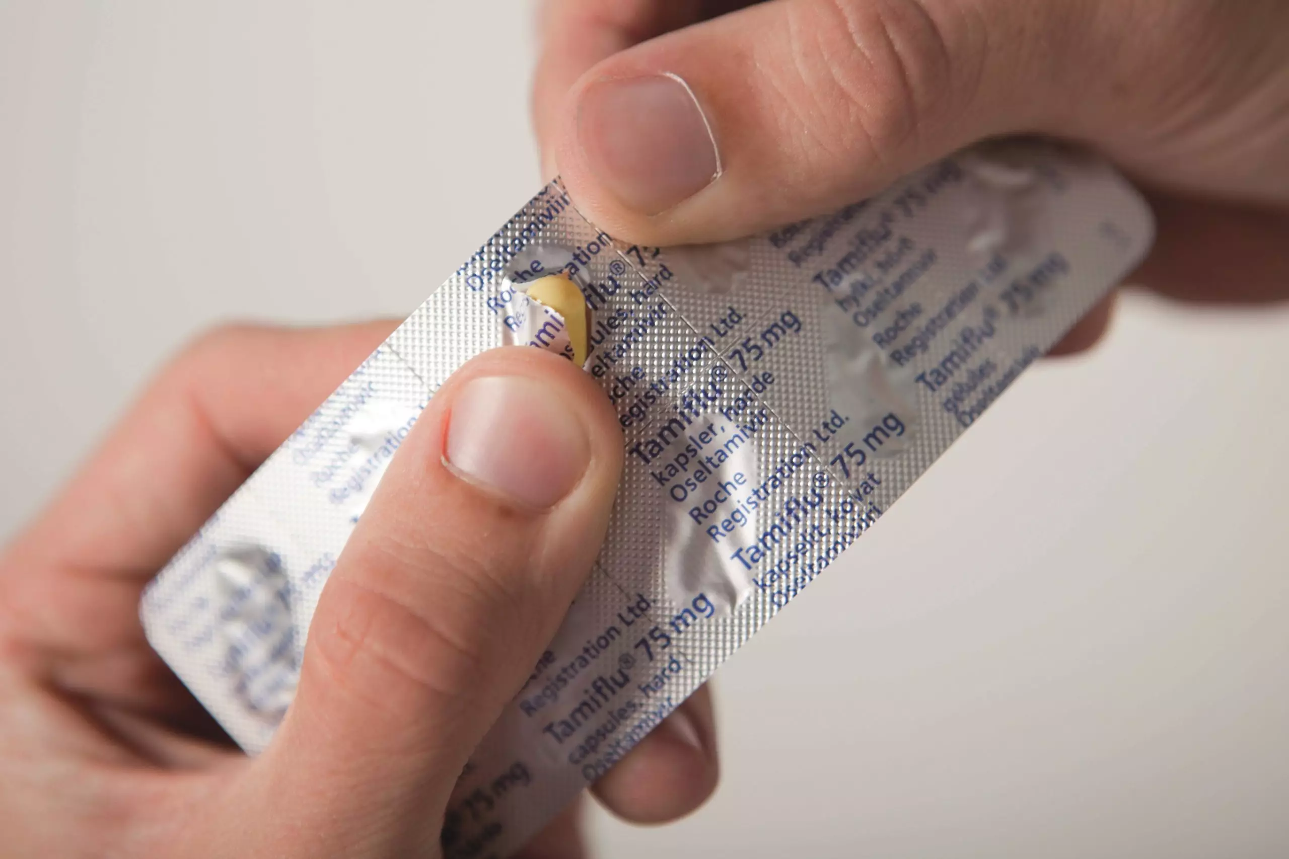 Sử dụng thuốc hợp lý, tránh lạm dụng thuốc kháng virus để hạn chế nguy cơ kháng thuốc.