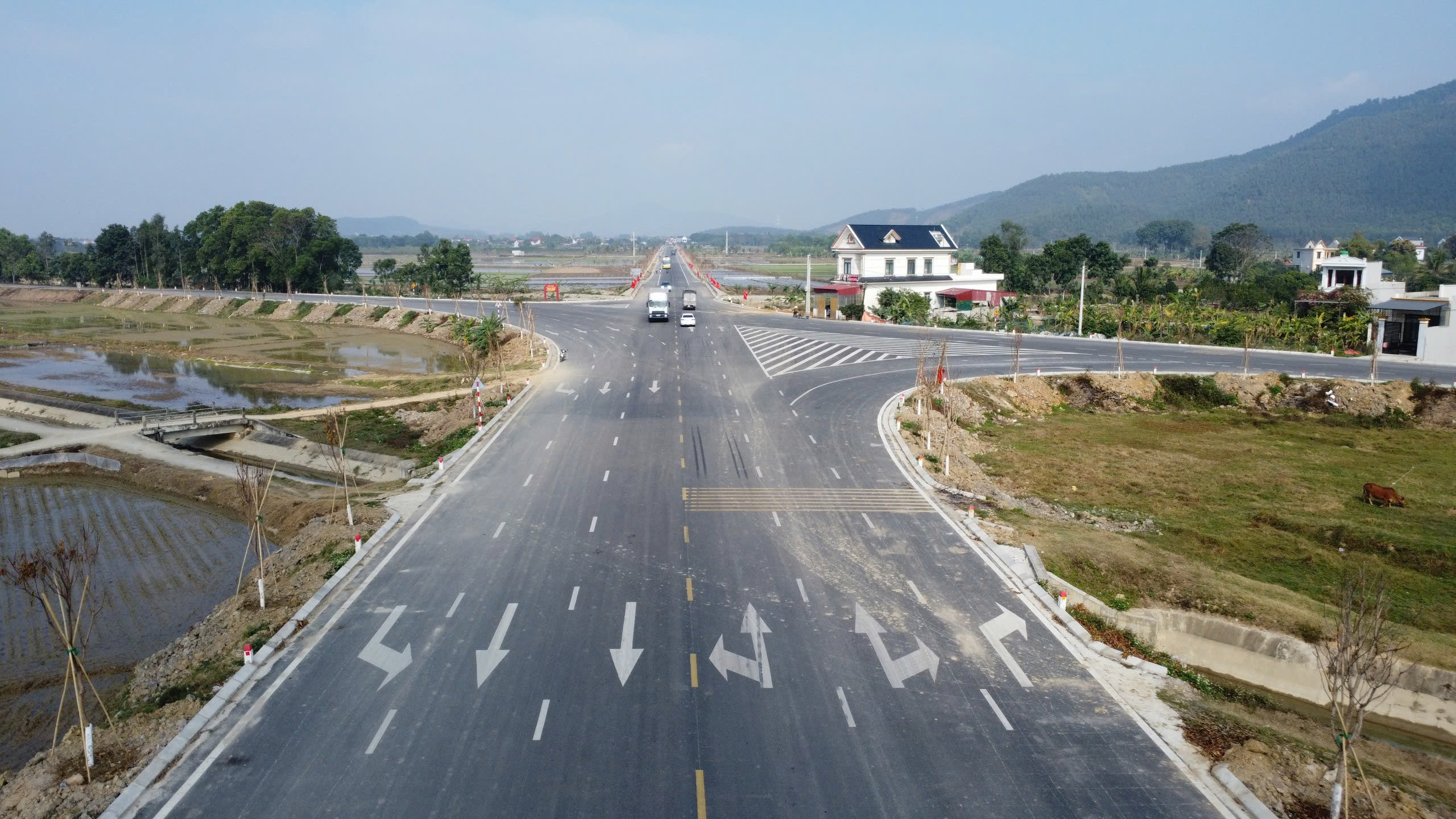 Dự án đường kết nối quốc lộ 1 và quốc lộ 45 với cao tốc Bắc Nam dài 14,6 km, tổng đầu tư 1.400 tỷ đồng, được khởi công cuối tháng 1/2023 