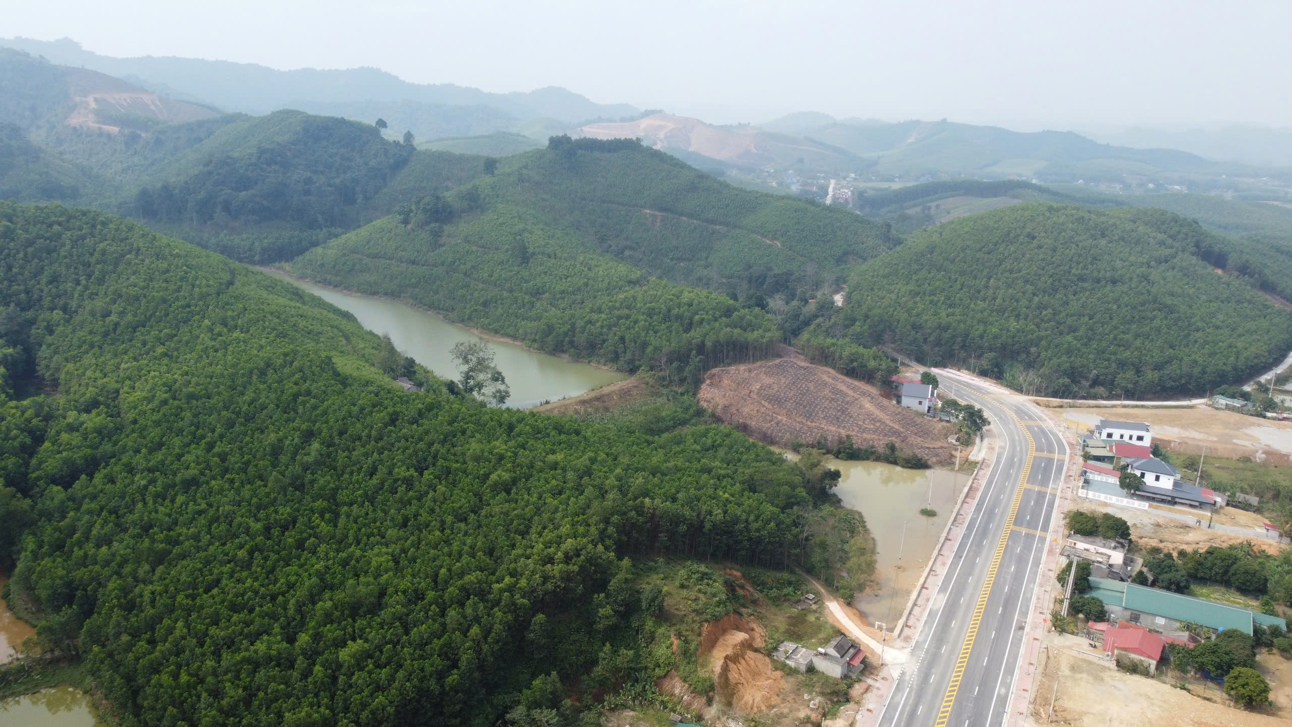 Tại buổi th&ocirc;ng xe kỹ thuật Dự &aacute;n đường Vạn Thiện đi Bến En vừa qua &ocirc;ng Mai Xu&acirc;n Li&ecirc;m, Ph&oacute; chủ tịch UBND tỉnh Thanh H&oacute;a nhấn mạnh: Dự &aacute;n sẽ tạo điều kiện mở rộng kh&ocirc;ng gian ph&aacute;t triển về ph&iacute;a T&acirc;y Nam đối với c&aacute;c huyện N&ocirc;ng Cống v&agrave; Như Thanh, khai th&aacute;c c&oacute; hiệu quả tiềm năng, lợi thế về du lịch, sinh th&aacute;i, nghỉ dưỡng v&agrave; c&aacute;c dịch vụ vui chơi giải tr&iacute; của Vườn Quốc gia Bến En.