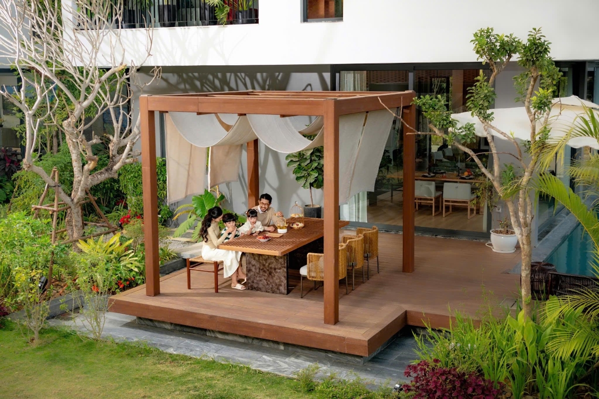 C&oacute; thể t&igrave;m thấy kh&ocirc;ng gian xanh c&ugrave;ng cộng đồng bền vững tại Hanoi Tropical Garden.