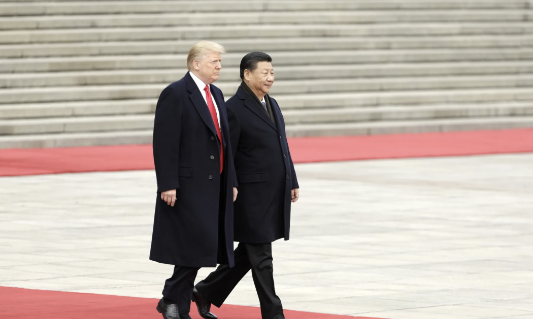 Tổng thống Mỹ Donald Trump và Chủ tịch Trung Quốc Tập Cận Bình trong một cuộc gặp vào nhiệm kỳ trước của ông Trump - Ảnh: Bloomberg.