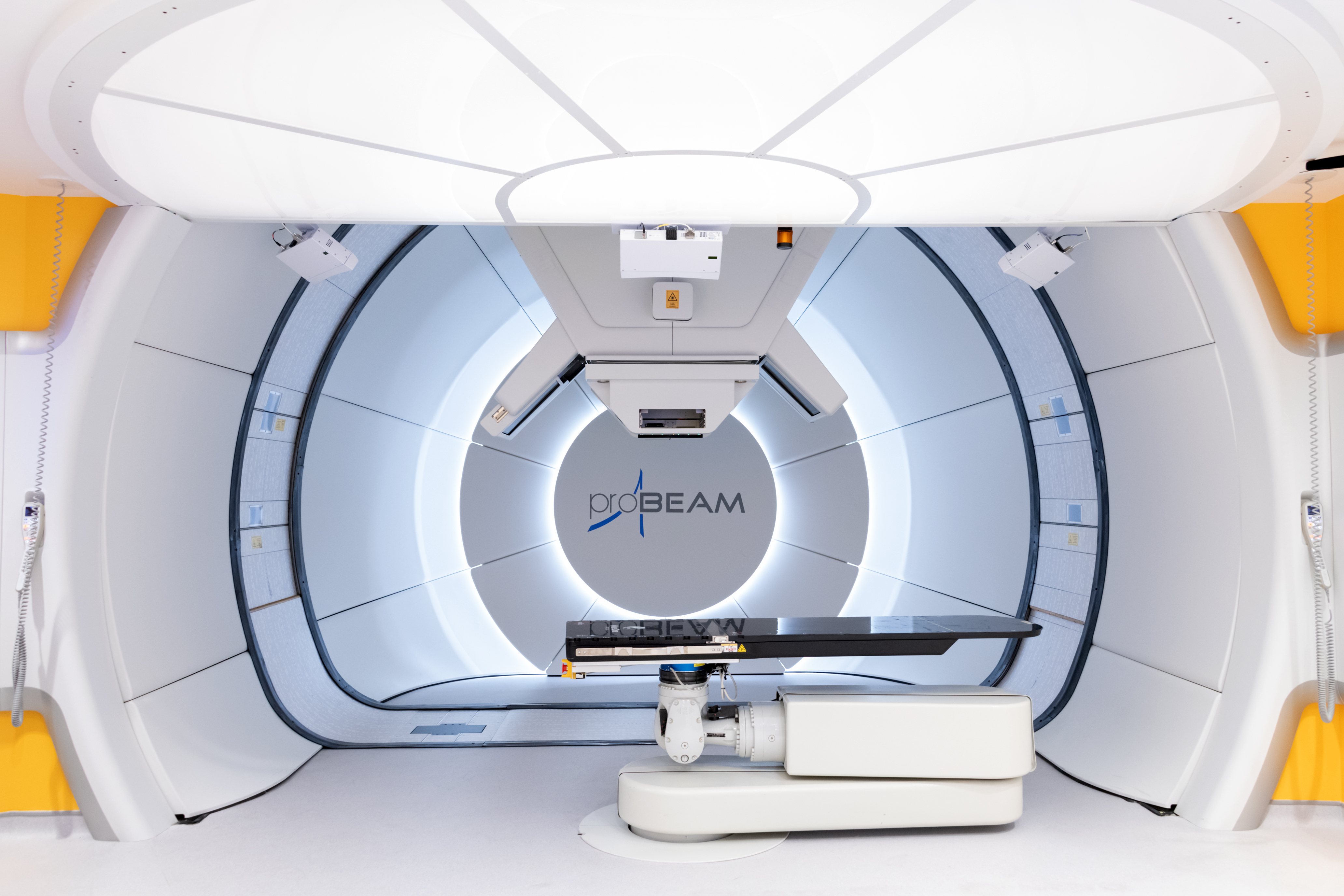 Nhiều nước phát triển trên thế giới cùng một số nước trong khu vực Đông Nam Á đã và đang ứng dụng rộng rãi kỹ thuật xạ trị proton.