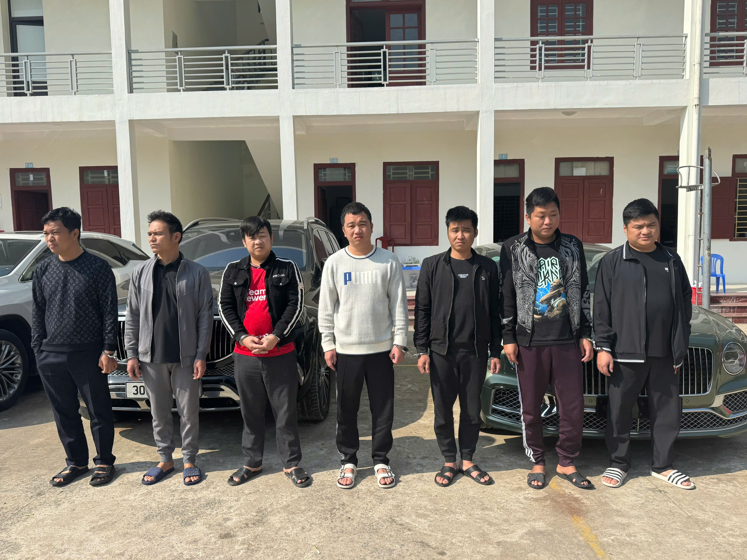 Các đối tượng trong đường dây lừa đảo chiếm đoạt tài sản và rửa tiền bằng hình thức đầu tư chứng khoán