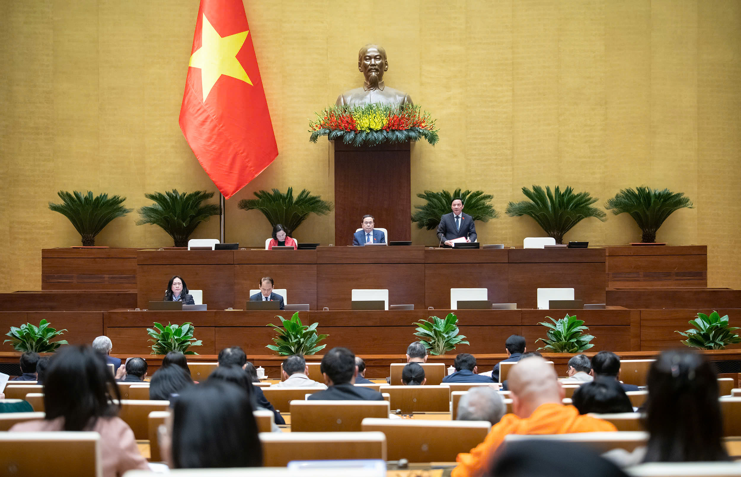 Phó Chủ tịch Quốc hội Nguyễn Khắc Định điều hành phiên họp - Ảnh: Quochoi.vn