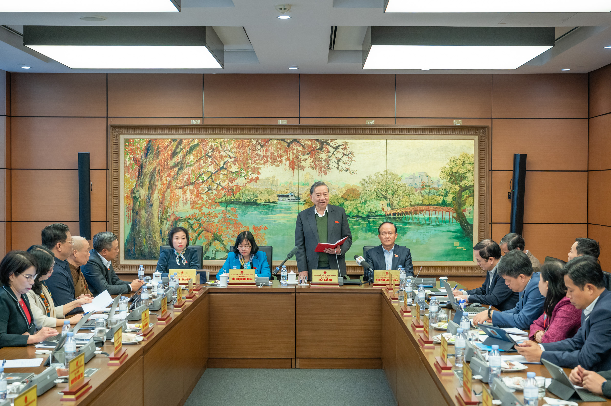 To&agrave;n cảnh Phi&ecirc;n thảo luận Tổ 01 - Ảnh: Quochoi.vn