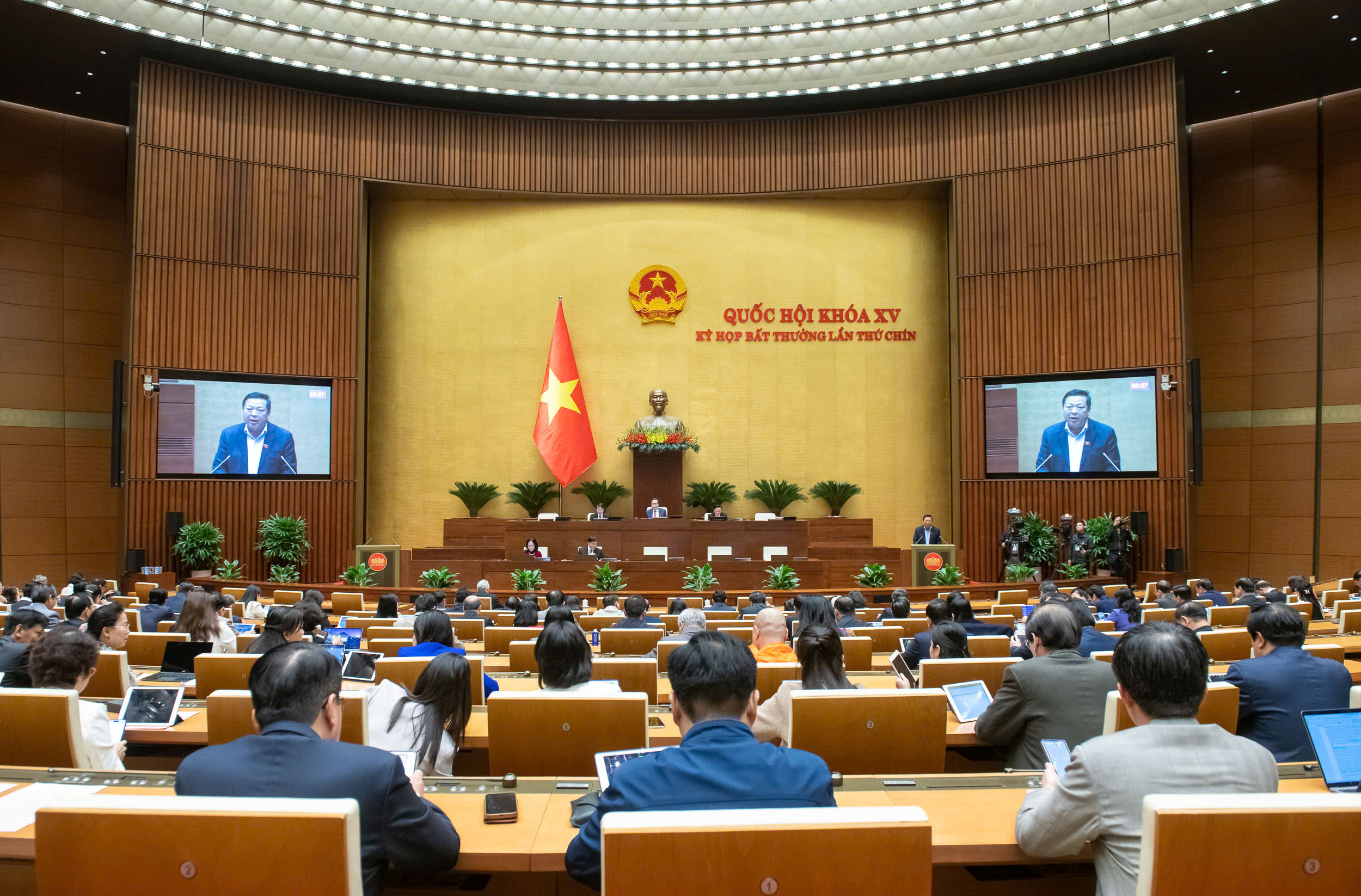 To&agrave;n cảnh phi&ecirc;n họp