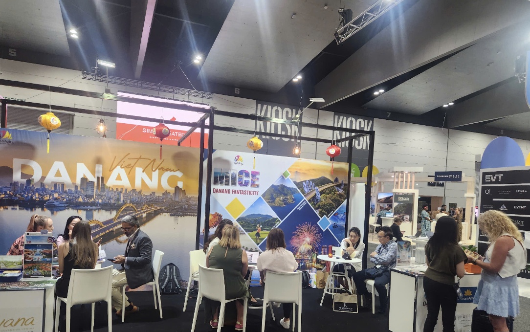 Gian trưng b&agrave;y giới thiệu&nbsp;th&ocirc;ng tin về du lịch Đ&agrave; Nẵng tại Hội chợ.