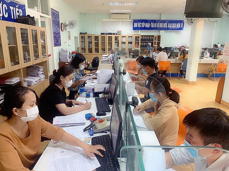 Công chức làm việc trong khu vực Nhà nước. Ảnh minh họa: Duy Nguyễn.