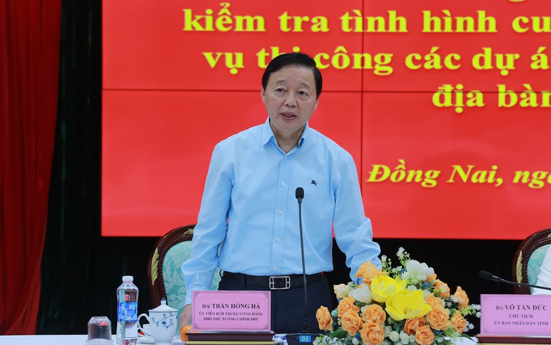 Phó Thủ tướng Trần Hồng Hà phát biểu tại phiên làm việc với các đơn vị liên quan tại tỉnh Đồng Nai. Ảnh: VGP