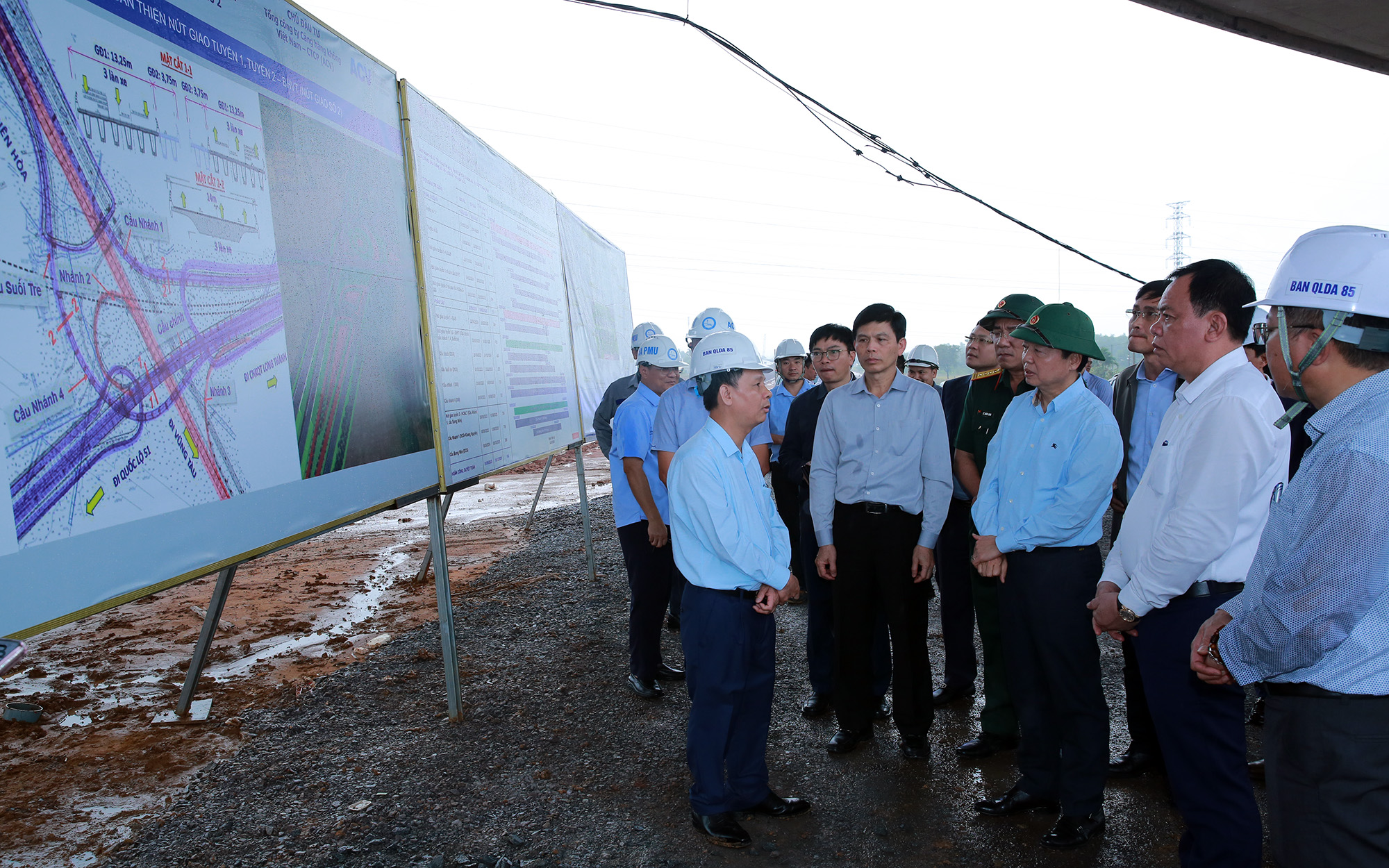 Phó Thủ tướng Trần Hồng Hà và đoàn công tác kiểm tra tiến độ dự án tại tỉnh Đồng Nai. Ảnh: VGP
